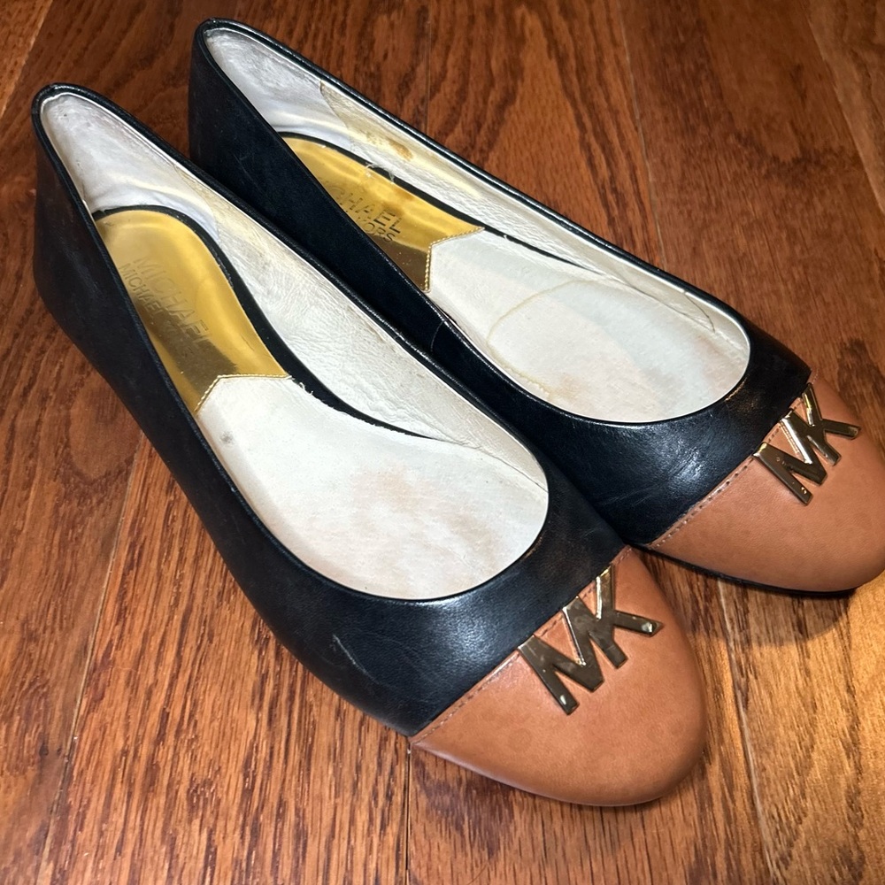 Michael Kors Hayley Iconic MK Logo Black and Tan Cap Toe Flats - size 6.5